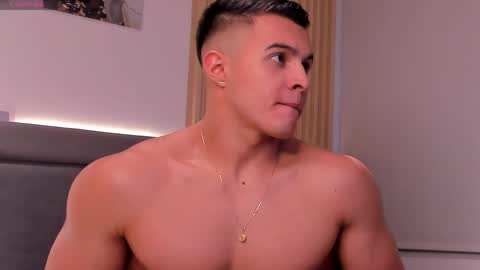 Mason Bennet online show from April 25, 9:45 pm