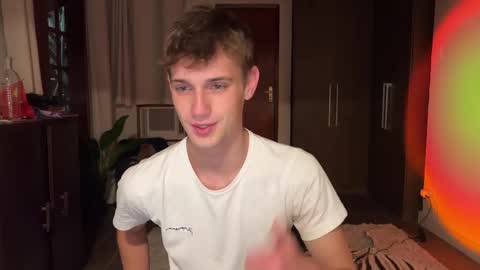 Snapshot of mason_gallagher chatting on September 29, 10:05 pm Mason online show from September 29, 10:05 pm