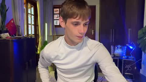 Snapshot of mason_gallagher chatting on October 15, 7:21 pm Mason online show from October 15, 7:21 pm
