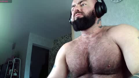 Snapshot of masseurxxl chatting on December 16, 10:40 am Derek online show from December 16, 10:40 am