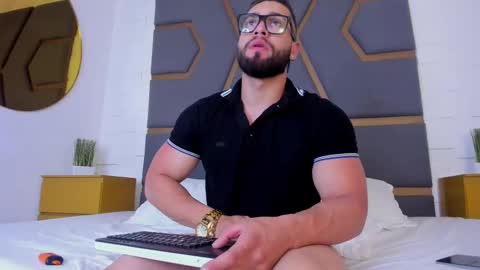 Snapshot of massimofiore_ chatting on September 30, 3:45 am Massimo online show from September 30, 3:45 am