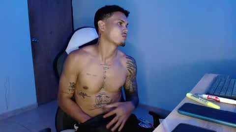 master_black777 online show from May 10, 11:17 pm