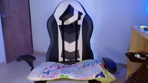 master_black777 online show from May 9, 5:58 pm