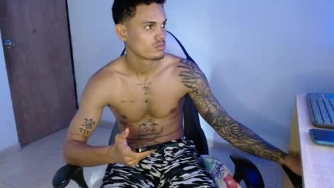 master_black777 online show from April 29, 2:11 pm