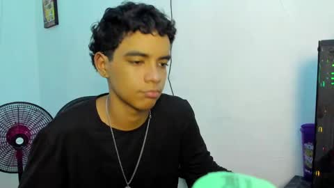 Snapshot of master_boy28 chatting on February 18, 5:33 pm master_boy28 online show from February 18, 5:33 pm