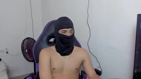 Snapshot of master_boy28 chatting on December 11, 6:06 am master_boy28 online show from December 11, 6:06 am