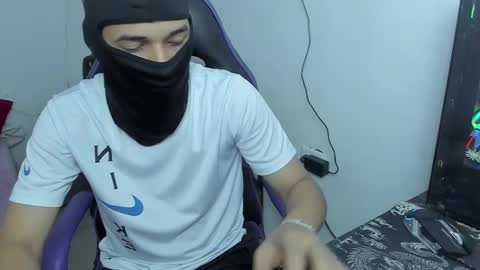 Snapshot of master_boy28 chatting on December 6, 4:49 pm master_boy28 online show from December 6, 4:49 pm