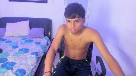 Snapshot of master_boy28 chatting on February 6, 2:22 am master_boy28 online show from February 6, 2:22 am
