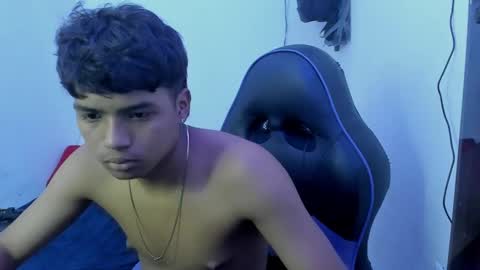 Snapshot of master_boy28 chatting on December 20, 1:47 am master_boy28 online show from December 20, 1:47 am