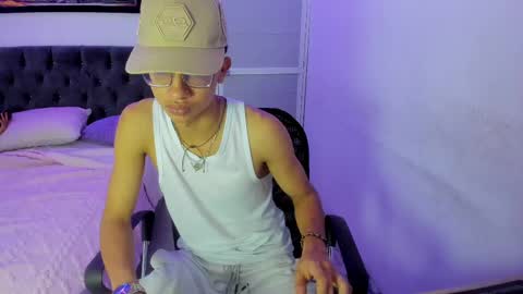 Snapshot of master_boy28 chatting on February 17, 6:53 am master_boy28 online show from February 17, 6:53 am