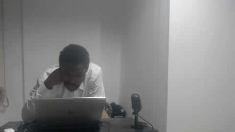 Snapshot of masterdomfuck chatting on December 5, 3:15 am Masterdomfuck online show from December 5, 3:15 am