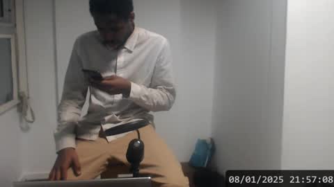 Snapshot of masterdomfuck chatting on January 9, 12:57 am Masterdomfuck online show from January 9, 12:57 am
