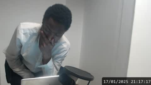 Snapshot of masterdomfuck chatting on January 18, 12:17 am Masterdomfuck online show from January 18, 12:17 am