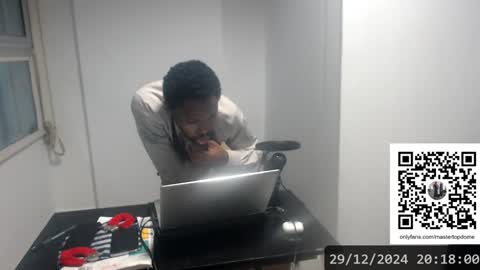 Snapshot of masterdomfuck chatting on December 29, 11:18 pm Masterdomfuck online show from December 29, 11:18 pm
