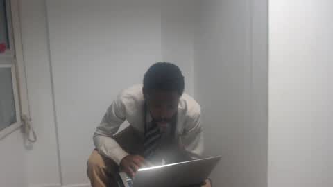 Snapshot of masterdomfuck chatting on January 14, 12:00 am Masterdomfuck online show from January 14, 12:00 am