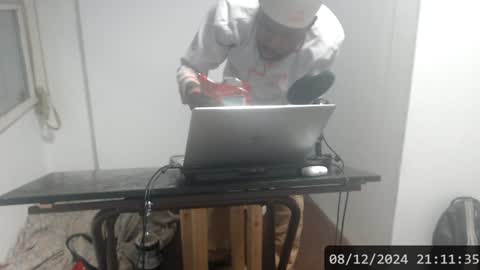 Snapshot of masterdomfuck chatting on December 9, 12:12 am Masterdomfuck online show from December 9, 12:12 am