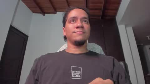 Snapshot of masterjuanc chatting on March 10, 12:18 am Juan Independent Model online show from March 10, 12:18 am