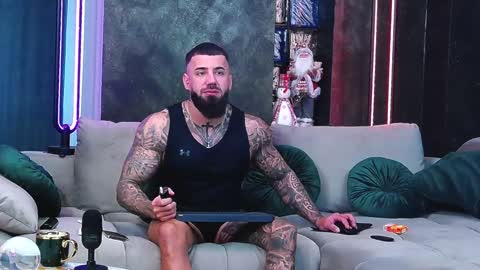Snapshot of masterkingofmuscle chatting on December 31, 10:04 am masterkingofmuscle online show from December 31, 10:04 am