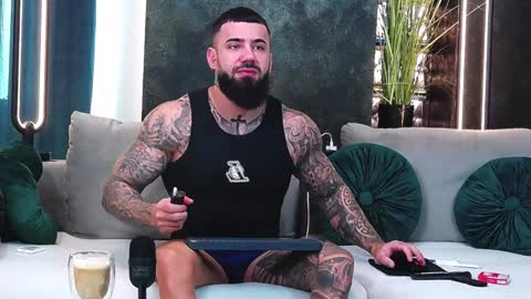 Snapshot of masterkingofmuscle chatting on January 17, 6:47 am masterkingofmuscle online show from January 17, 6:47 am