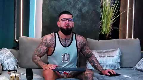 Snapshot of masterkingofmuscle chatting on March 3, 6:13 am masterkingofmuscle online show from March 3, 6:13 am