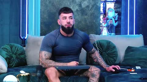Snapshot of masterkingofmuscle chatting on December 10, 9:55 am masterkingofmuscle online show from December 10, 9:55 am