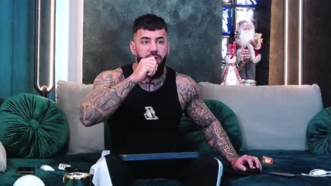 Snapshot of masterkingofmuscle chatting on December 4, 8:45 am masterkingofmuscle online show from December 4, 8:45 am