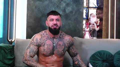 Snapshot of masterkingofmuscle chatting on December 19, 8:02 am masterkingofmuscle online show from December 19, 8:02 am