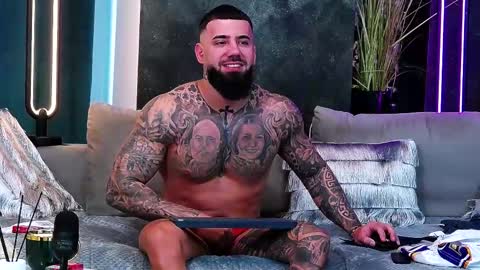 Snapshot of masterkingofmuscle chatting on February 12, 6:40 am masterkingofmuscle online show from February 12, 6:40 am