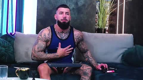 Snapshot of masterkingofmuscle chatting on January 7, 8:37 am masterkingofmuscle online show from January 7, 8:37 am