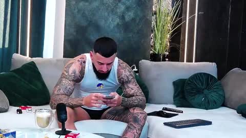 Snapshot of masterkingofmuscle chatting on January 20, 6:21 am masterkingofmuscle online show from January 20, 6:21 am