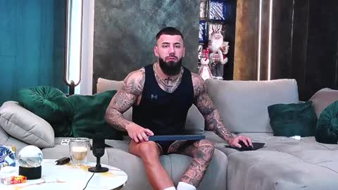 Snapshot of masterkingofmuscle chatting on January 3, 8:21 am masterkingofmuscle online show from January 3, 8:21 am