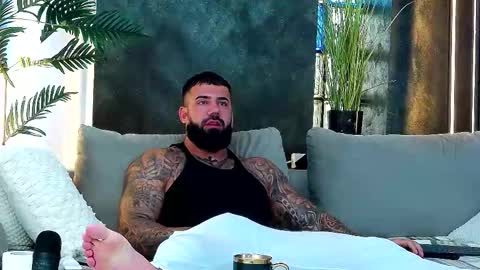 Snapshot of masterkingofmuscle chatting on September 12, 9:09 am masterkingofmuscle online show from September 12, 9:09 am