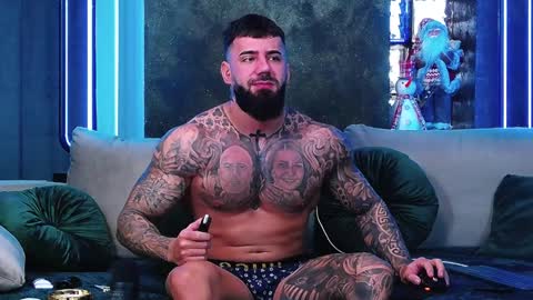 Snapshot of masterkingofmuscle chatting on December 11, 9:21 am masterkingofmuscle online show from December 11, 9:21 am