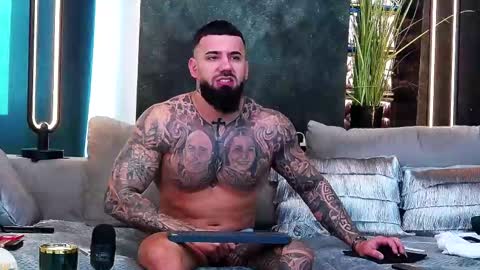 Snapshot of masterkingofmuscle chatting on February 14, 6:56 am masterkingofmuscle online show from February 14, 6:56 am