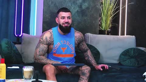Snapshot of masterkingofmuscle chatting on January 10, 6:31 am masterkingofmuscle online show from January 10, 6:31 am