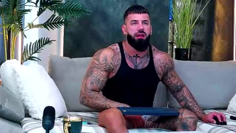 Snapshot of masterkingofmuscle chatting on September 10, 7:40 am masterkingofmuscle online show from September 10, 7:40 am