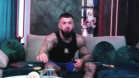 Snapshot of masterkingofmuscle chatting on December 30, 8:43 am masterkingofmuscle online show from December 30, 8:43 am