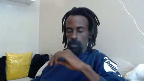 Snapshot of masterr_bate chatting on October 17, 7:01 am Marl online show from October 17, 7:01 am