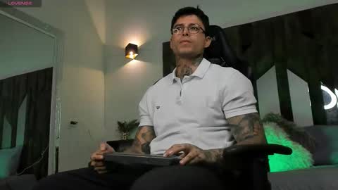 mateo_dilucajs1 online show from February 4, 11:11 pm