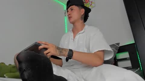 mateo_escobar online show from November 22, 2:11 am