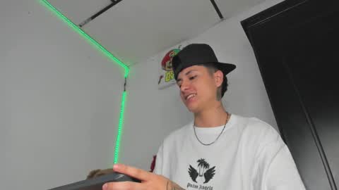 mateo_escobar online show from March 17, 9:50 pm