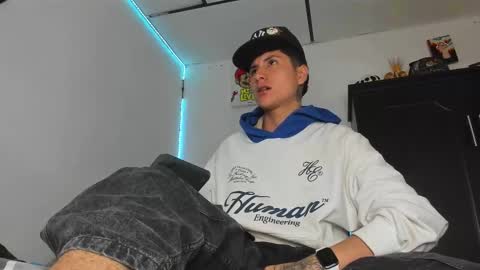 mateo_escobar online show from March 8, 7:23 am