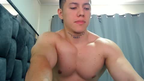 Snapshot of mateosexyhot22 chatting on October 13, 4:02 pm Mateo online show from October 13, 4:02 pm