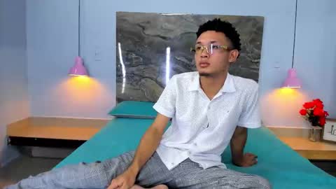 matheoo_23 online show from March 21, 7:29 pm