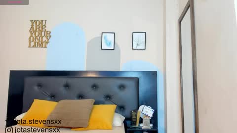 mathewboy2 online show from April 29, 11:15 am