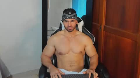 Snapshot of mathews_smith chatting on October 28, 1:35 pm mathews_smith online show from October 28, 1:35 pm