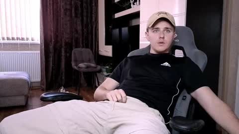 Snapshot of matt_aniston chatting on February 12, 9:31 am Matt online show from February 12, 9:31 am