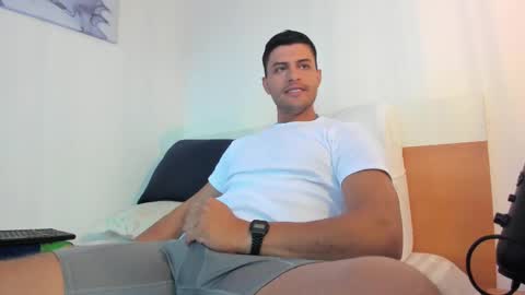 Snapshot of mattbauman94 chatting on February 10, 10:51 pm ig mattventure94 online show from February 10, 10:51 pm