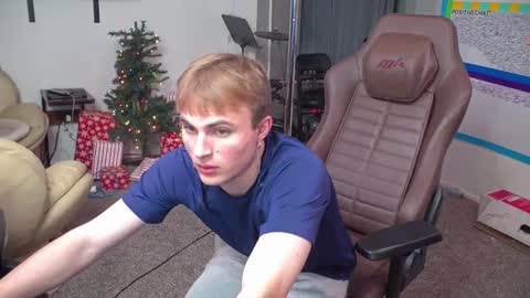 Snapshot of mattcashxxx chatting on December 17, 2:12 am Matt Cash online show from December 17, 2:12 am
