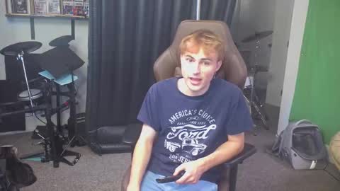 Snapshot of mattcashxxx chatting on September 21, 1:17 am Matt Cash online show from September 21, 1:17 am